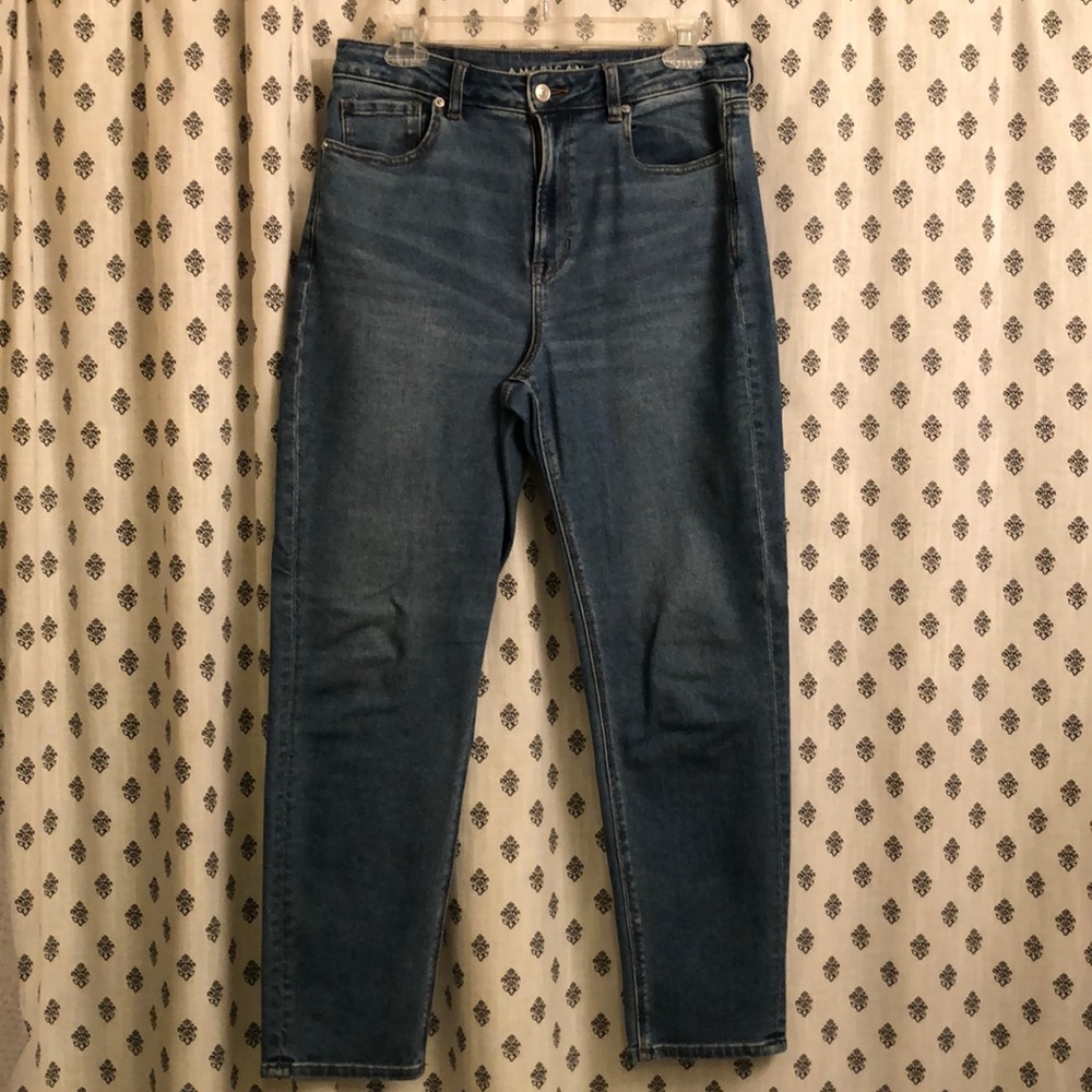 American Eagle mom jean
